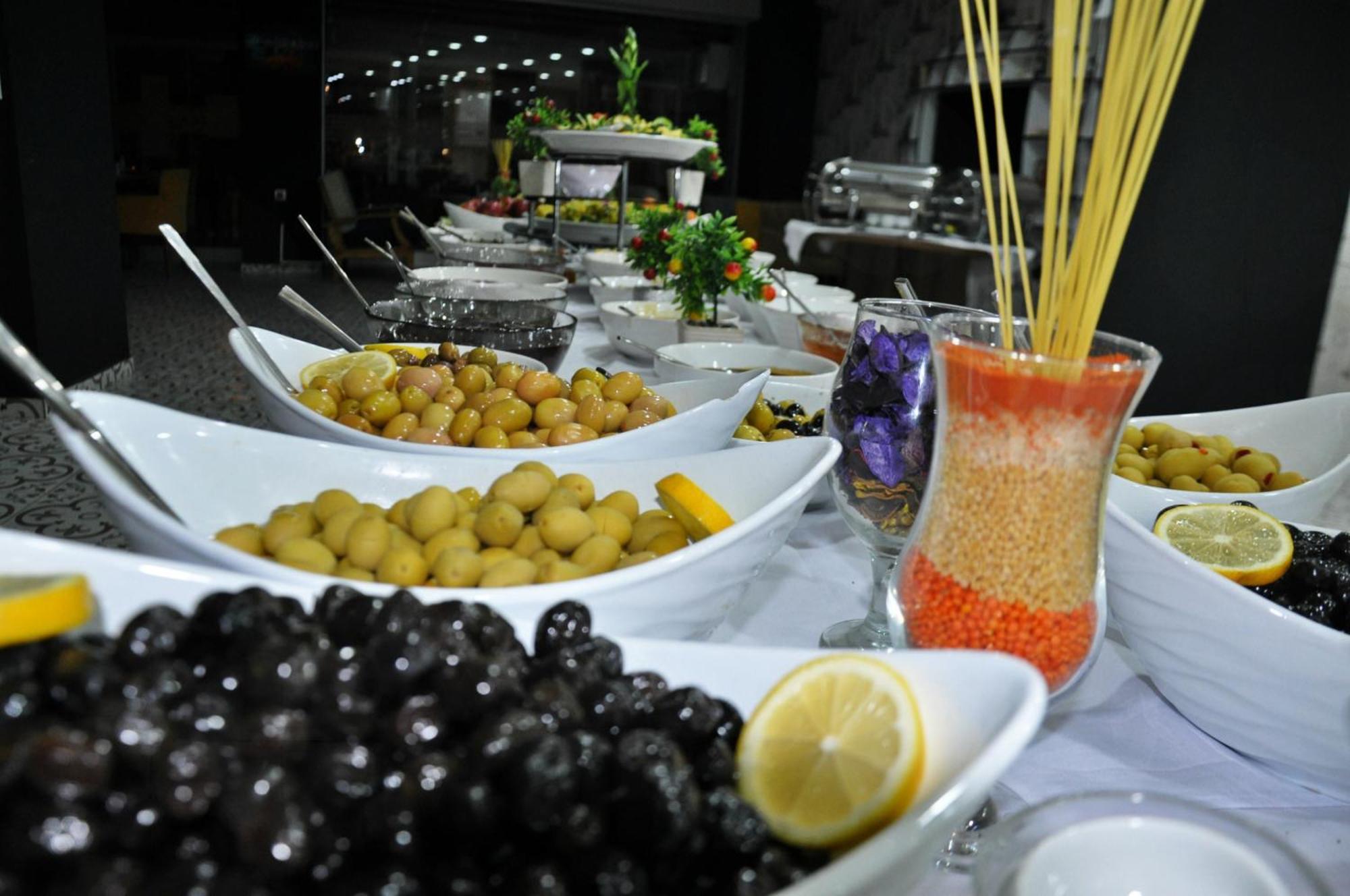 Grand Alin Otel Turhal Buitenkant foto